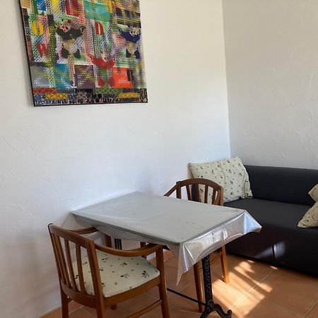 Les Hirondelles Apartment Bessan Bagian luar foto