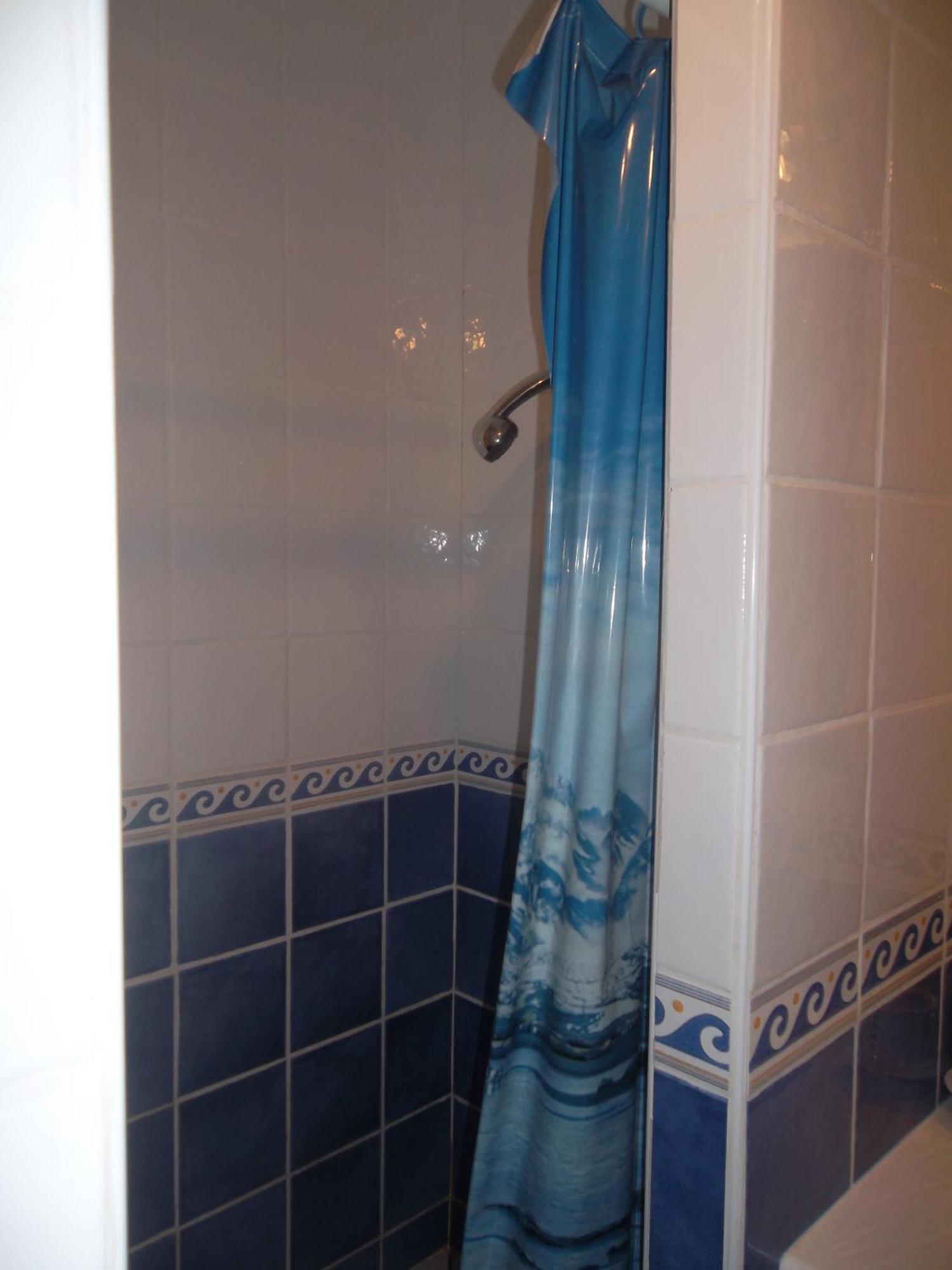 Les Hirondelles Apartment Bessan Bagian luar foto