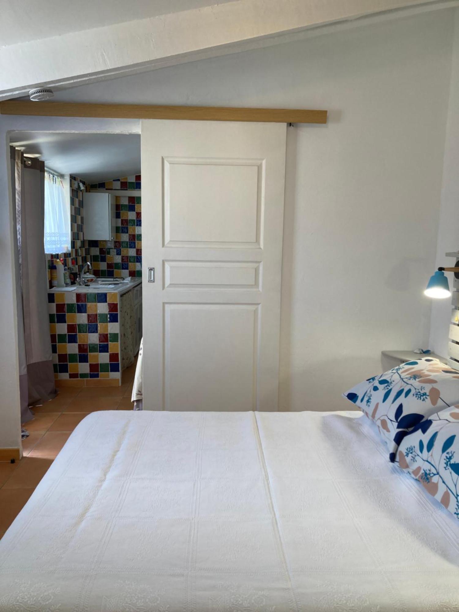 Les Hirondelles Apartment Bessan Bagian luar foto