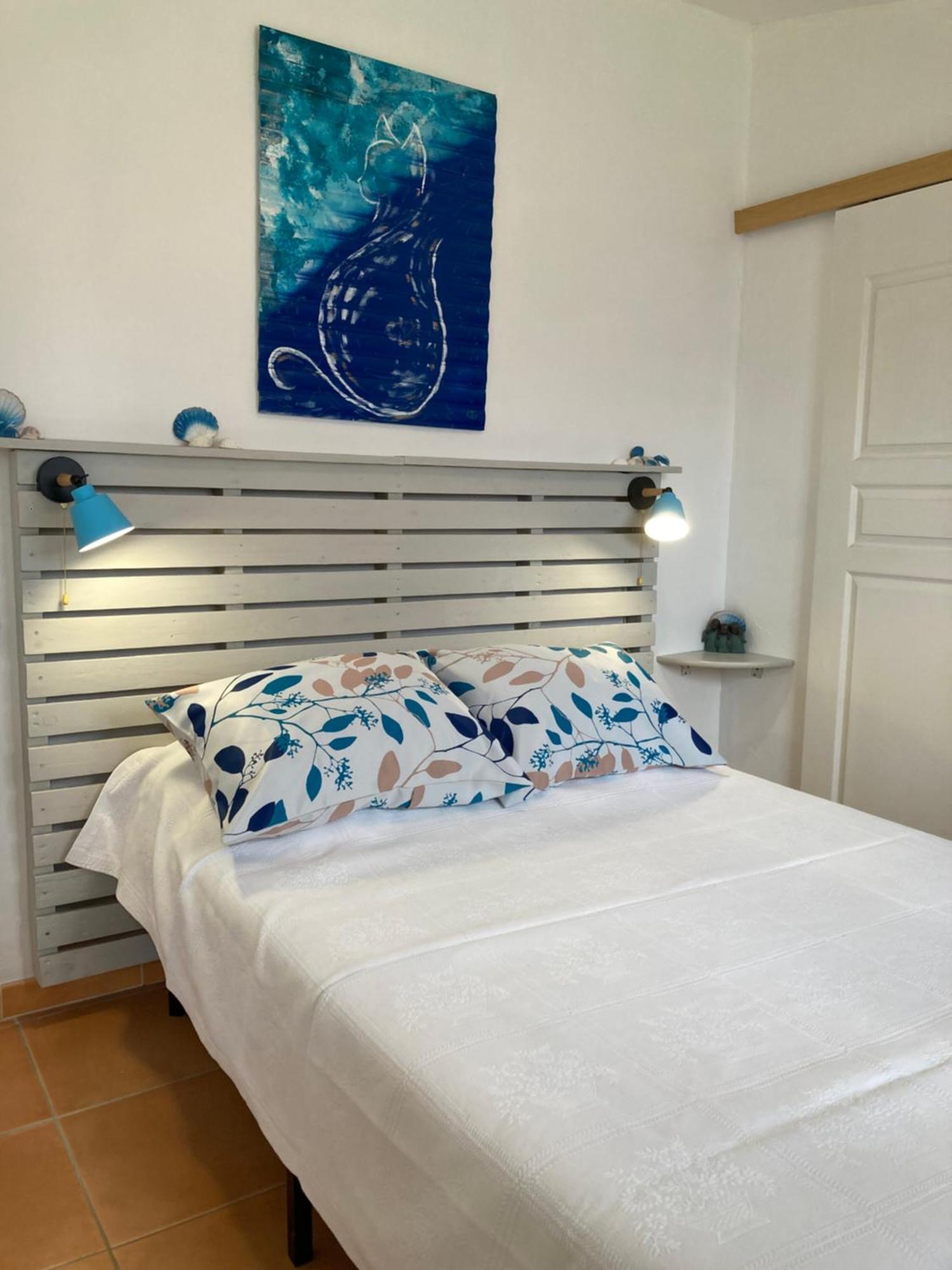 Les Hirondelles Apartment Bessan Bagian luar foto