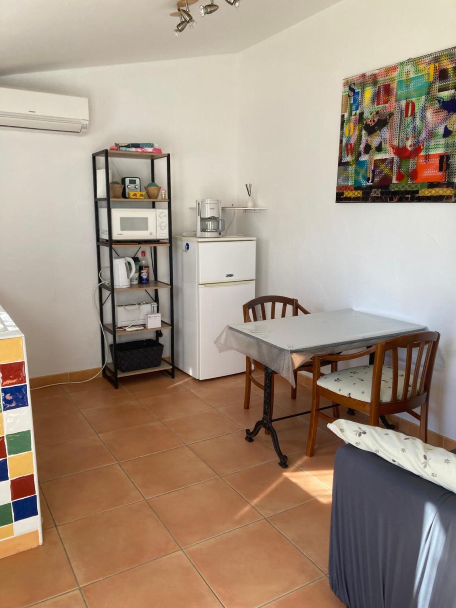 Les Hirondelles Apartment Bessan Bagian luar foto